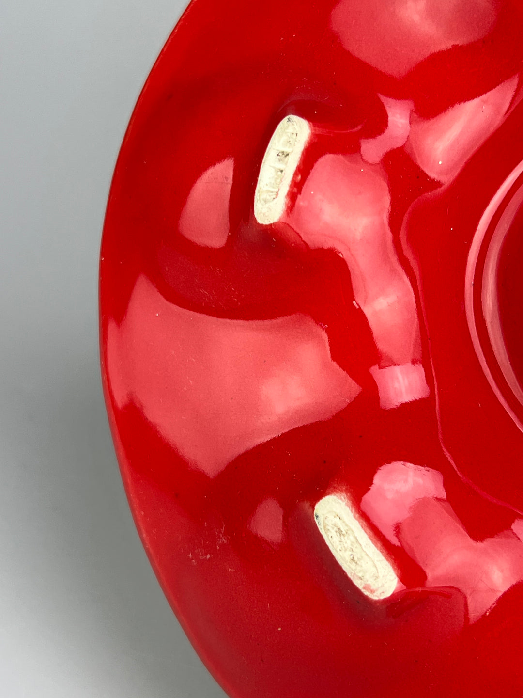 Piatto da portata per uova in ceramica rossa Ars Italica