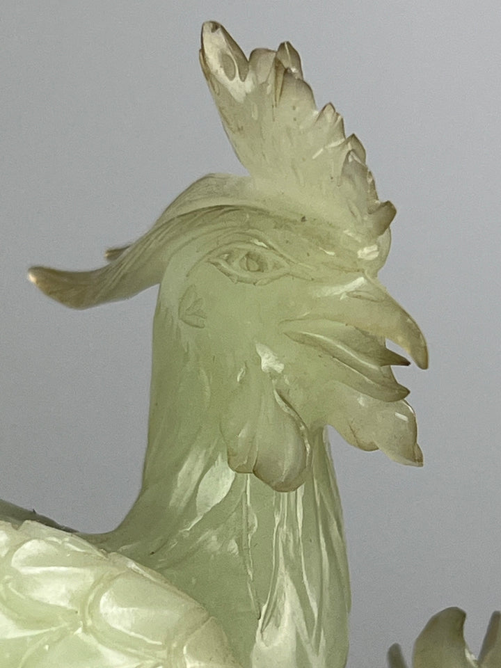 Scultura orientale in giada, Fenice su base in legno intagliato