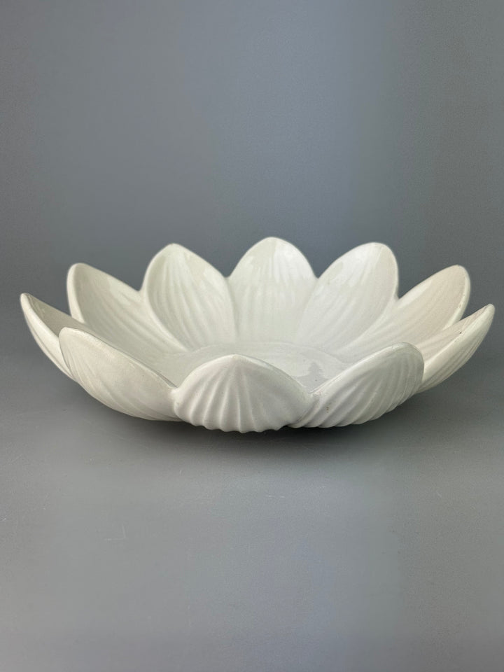 Piattino svuotatasche vintage a forma di fiore in porcellana bianca Made in Italy