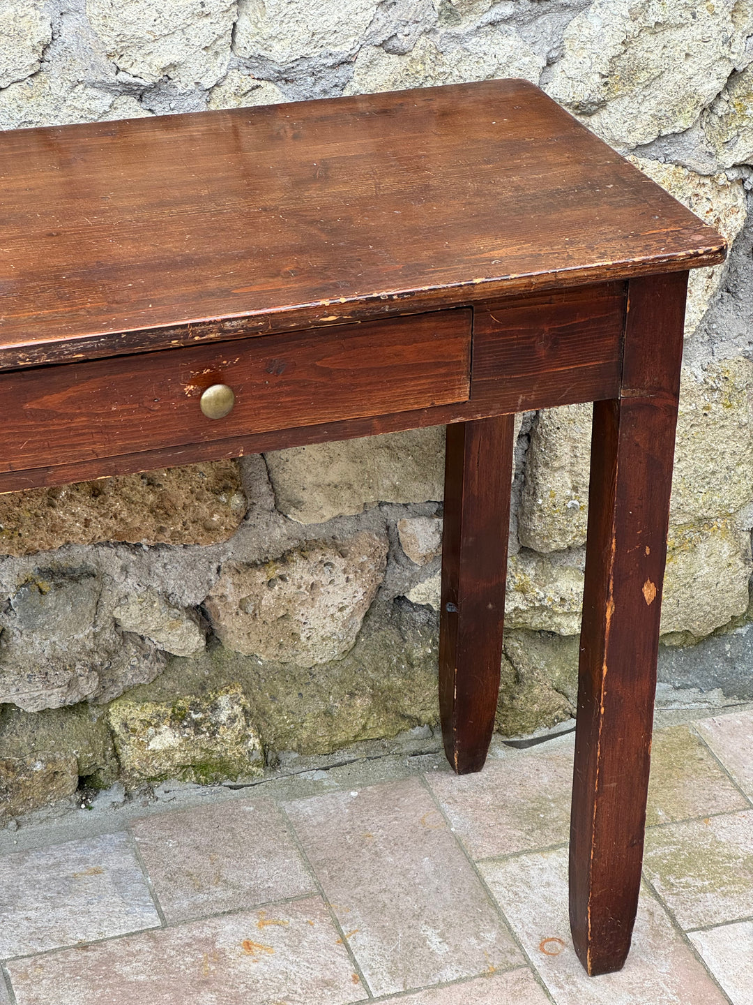 Scrittoio vintage in legno massello con cassetto centrale