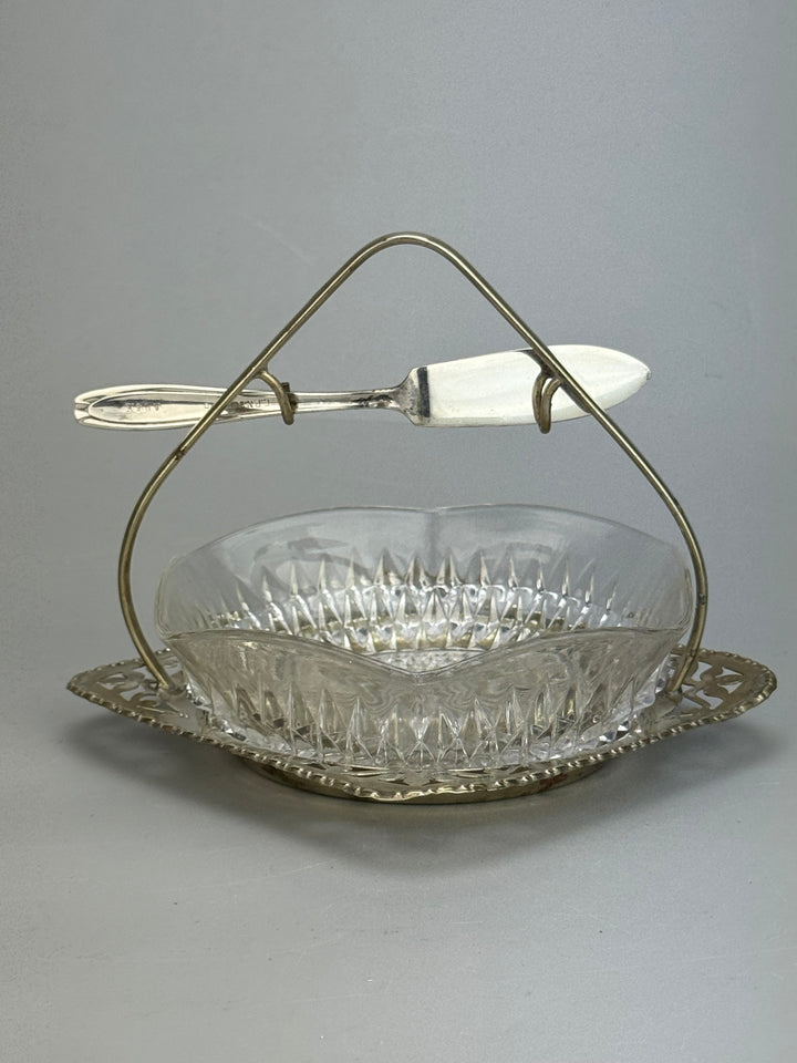 Burriera inglese vintage in vetro e silverplate con coltello