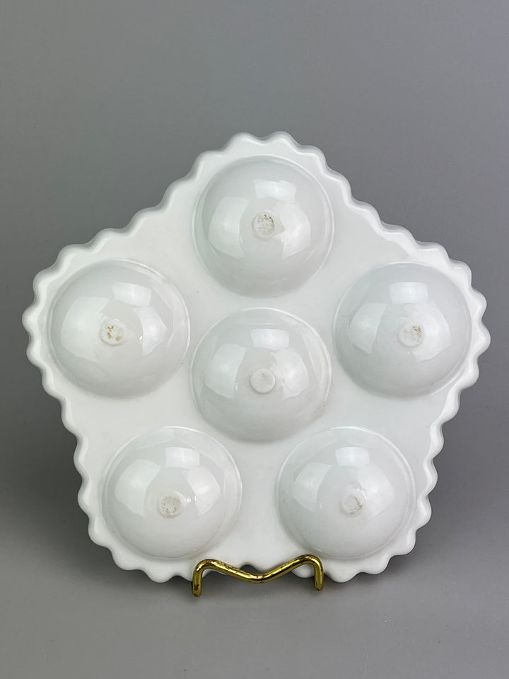 Piatto in porcellana bianca portalumache