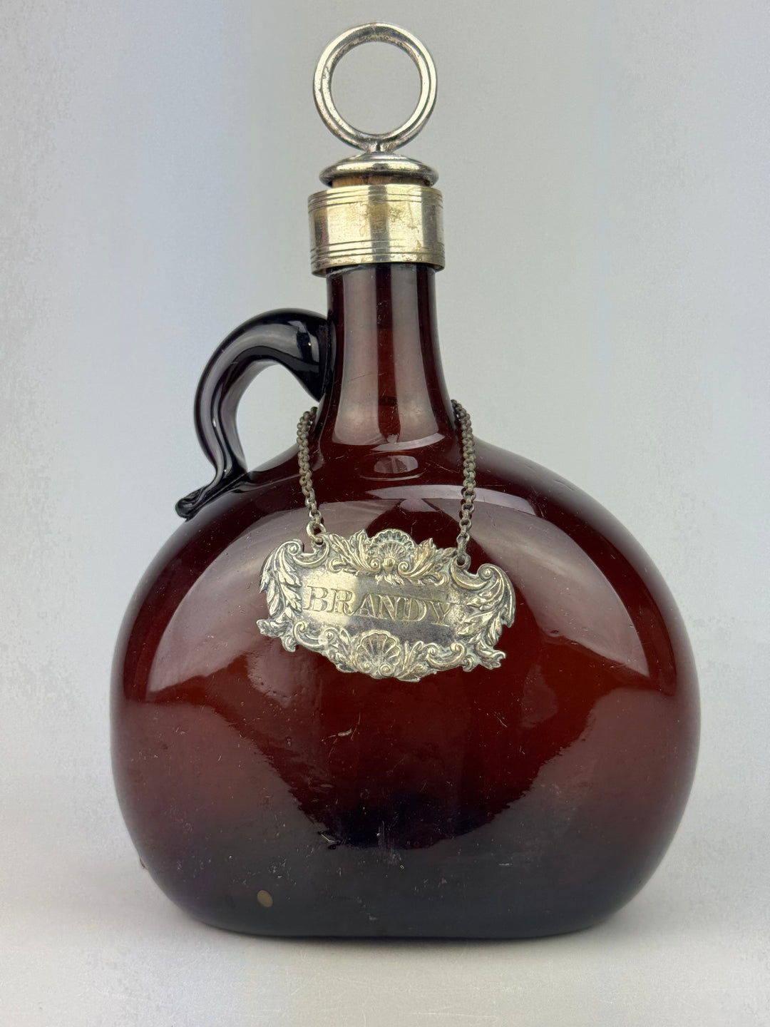 Bottiglia Decanter Brandy in vetro soffiato ambra targa silverplate vintage