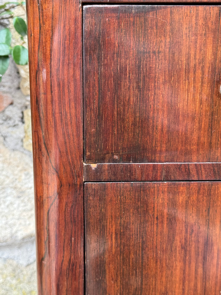 Comodino antico a colonna con anta e due cassetti Italia prima metà Novecento