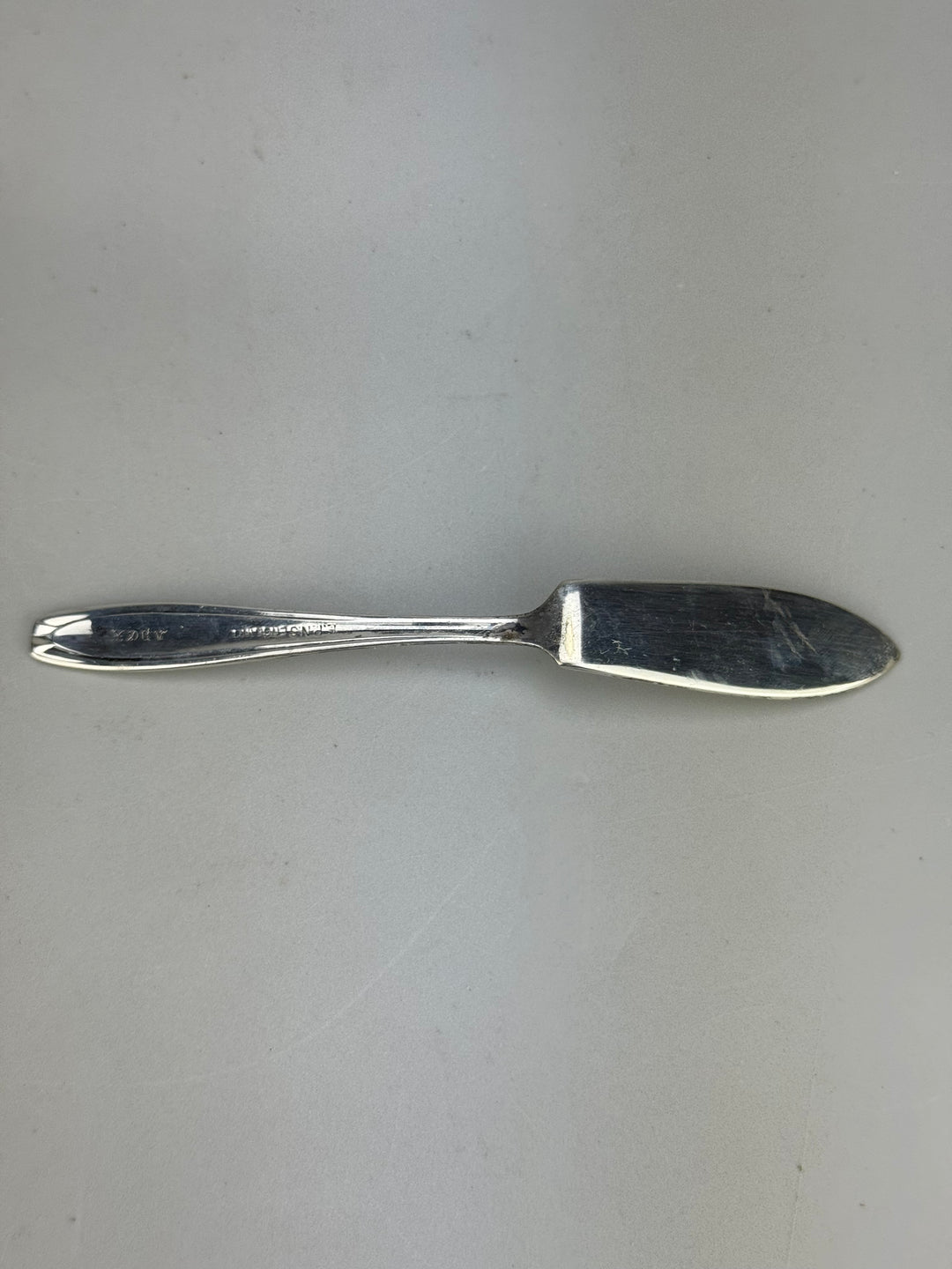 Burriera inglese vintage in vetro e silverplate con coltello