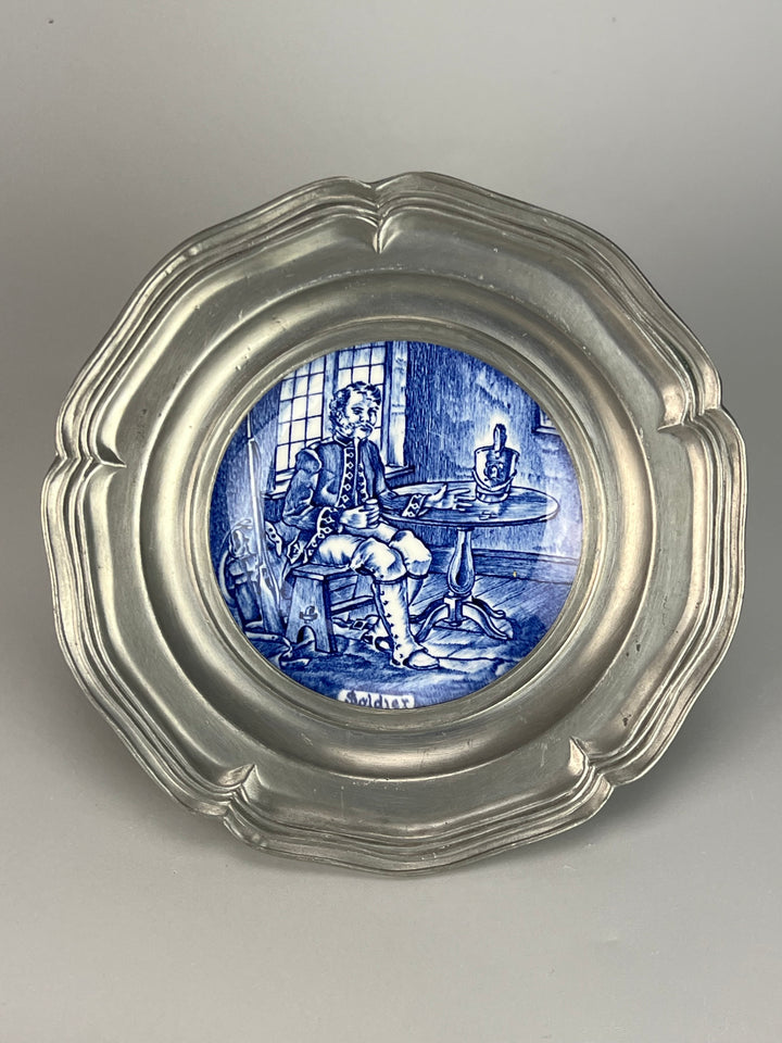 Piatto da parete porcellana Enoch Wedgwood peltro