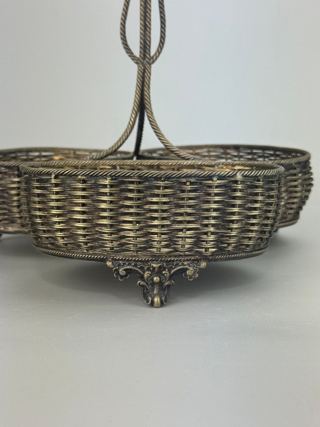Portabottiglie vintage in silverplate a tre scomparti effetto cestino intrecciato