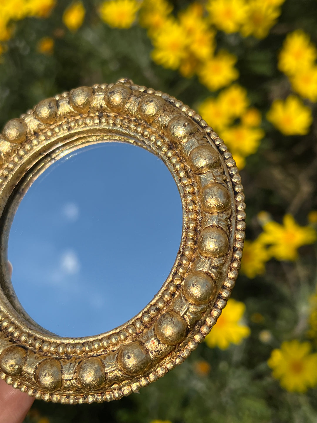 Specchietto dorato dettaglio sfere misure 10 cm