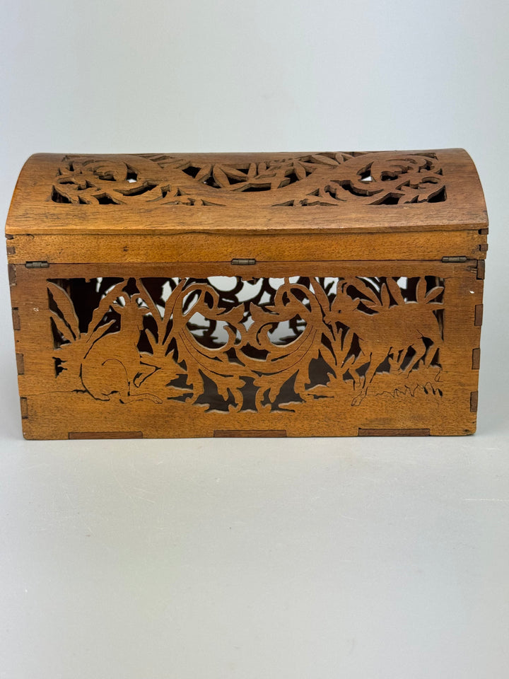 Scatola in legno intagliato traforato vintage