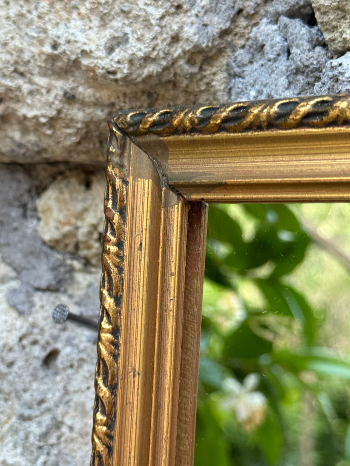 Specchi da parete vintage in legno dorato con cornice lavorata
