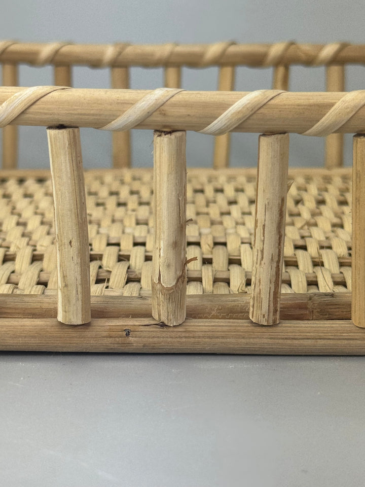 Vassoio rettangolare in rattan con manici