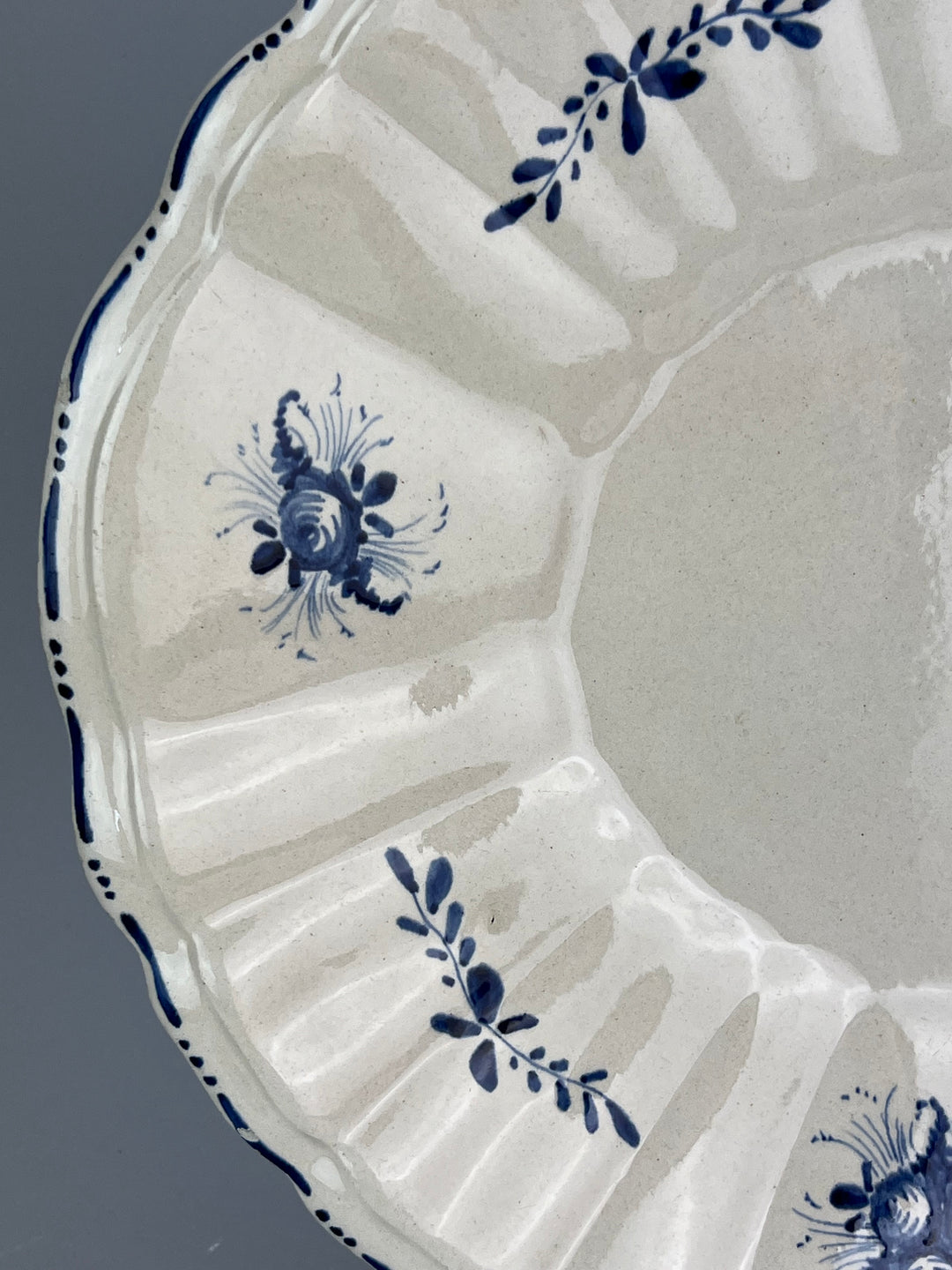 Vassoio in Ceramica di Nove – Decoro Blu a Motivo Floreale