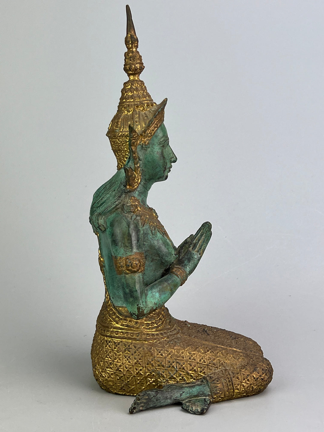 Statuina thailandese in bronzo dorato