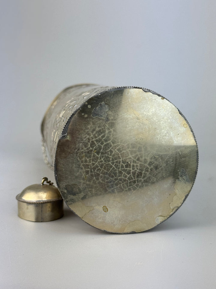 Portabottiglie decorativo in metallo traforato con coperchio