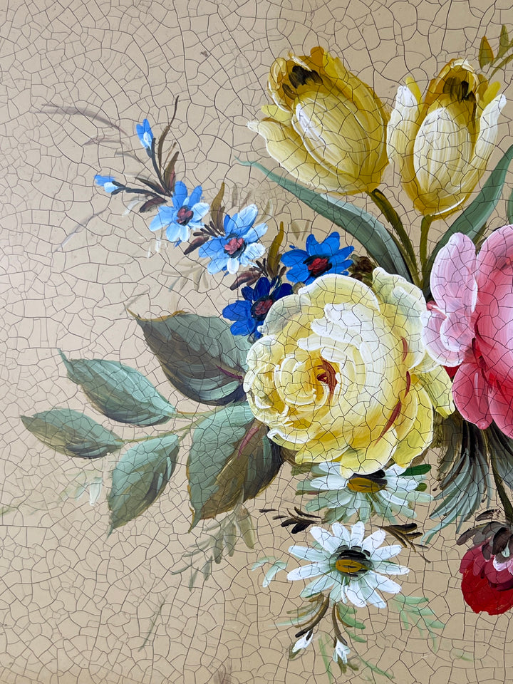 Vassoio in Metallo con Fiori Dipinti a Mano e Bordo traforato – Stile Vintage