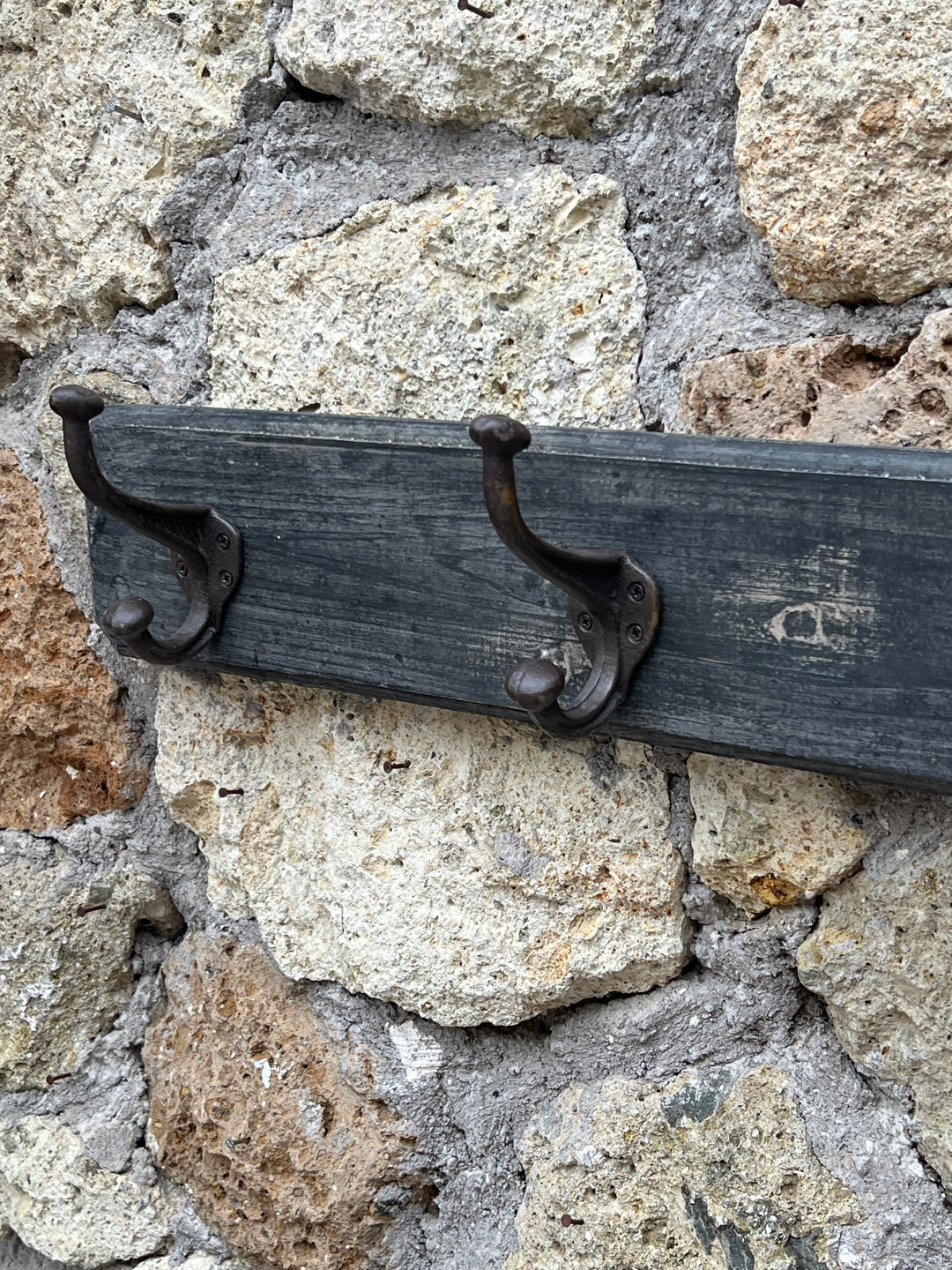 Appendiabiti da Muro in Legno e Ferro – 4 Ganci Stile Rustico Industriale
