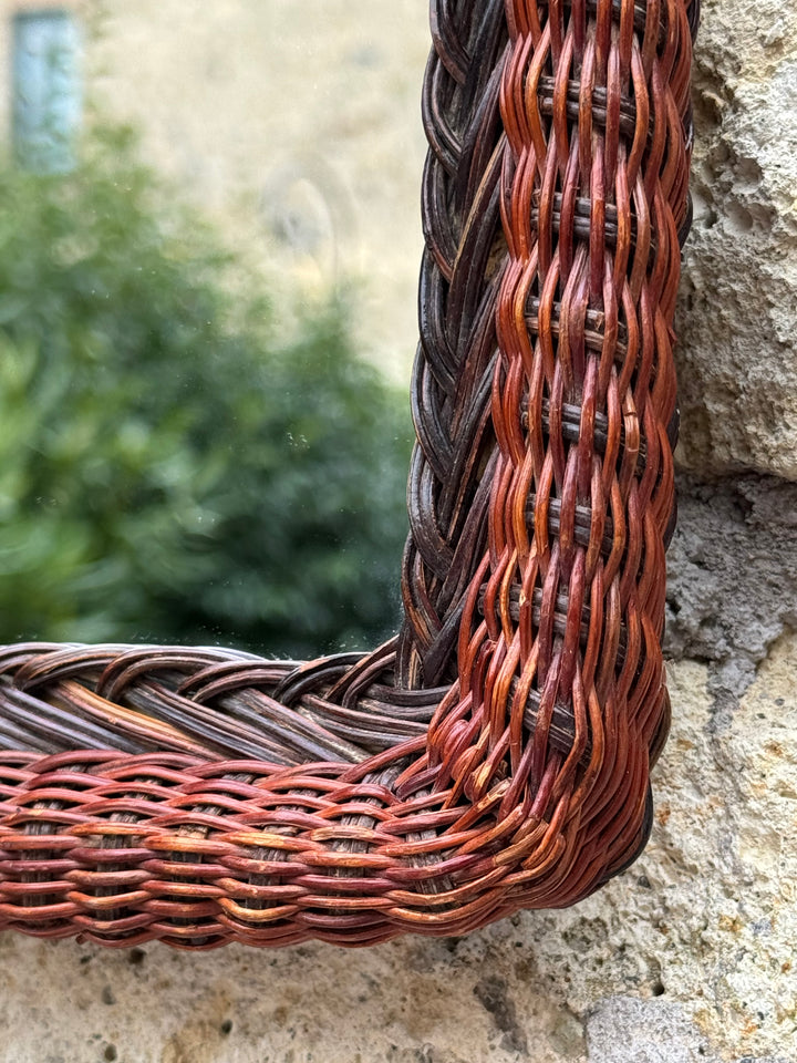 Specchietto in rattan intrecciato vintage