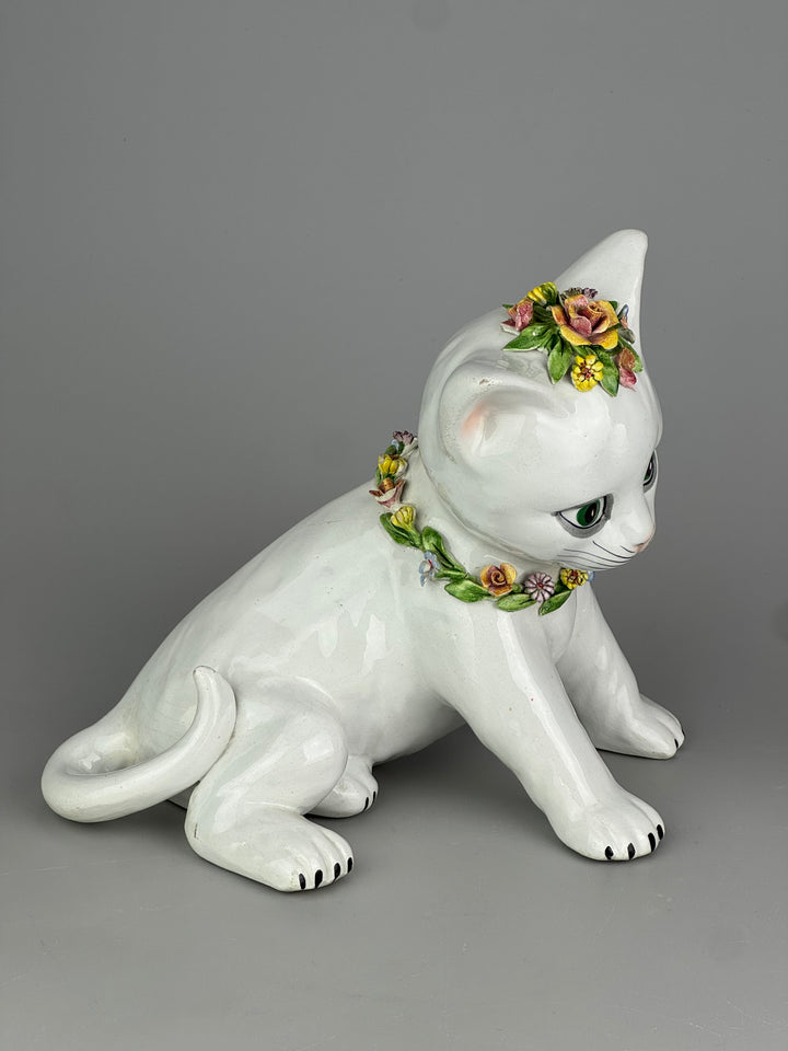 Statua Gatto decorativo vintage in ceramica italiana con fiori applicati
