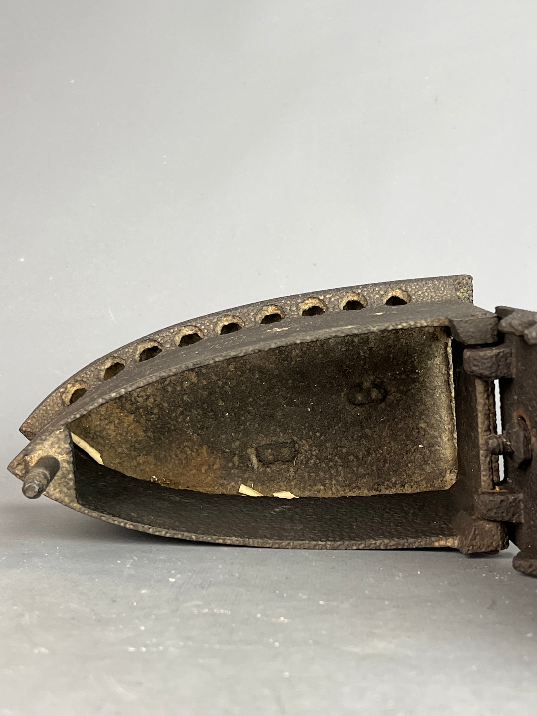 Antico Ferro da stiro ghisa e legno vintage