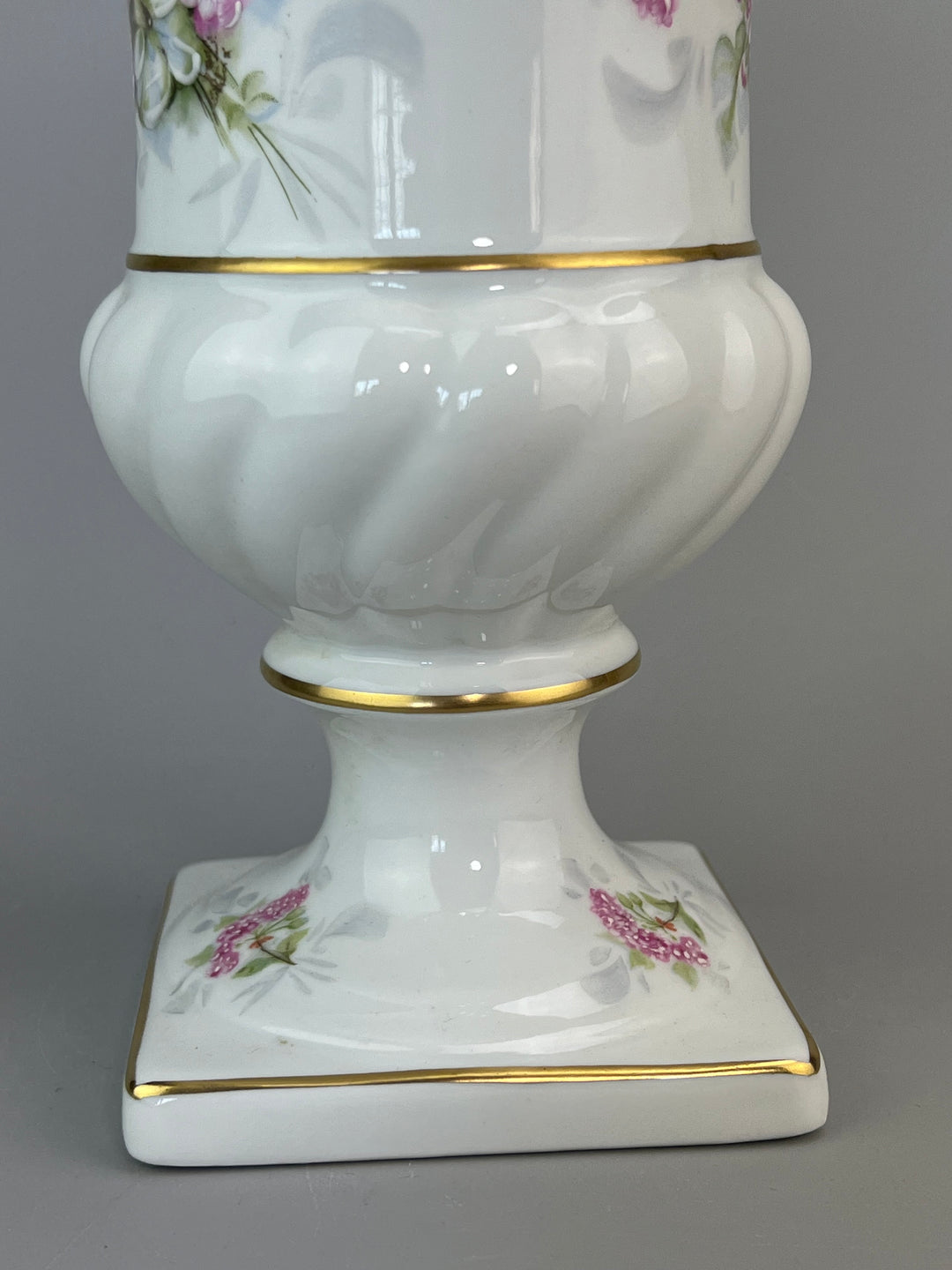 Vaso in porcellana Limoges France con decoro floreale rosa e blu