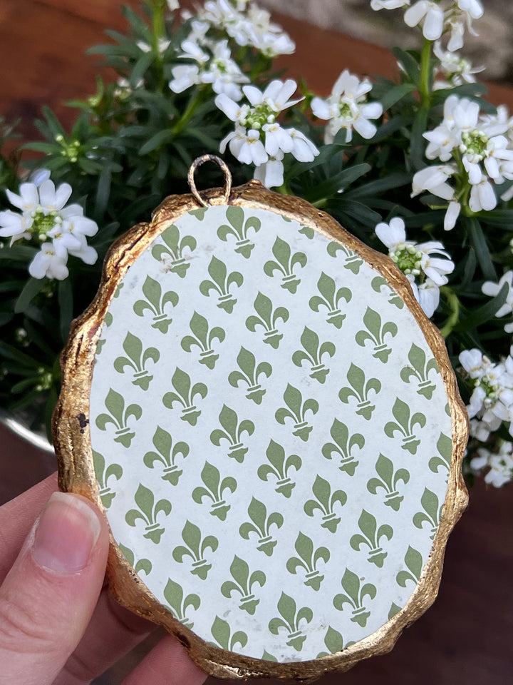 Specchietto dorato decoro a rilievo misure 11x9