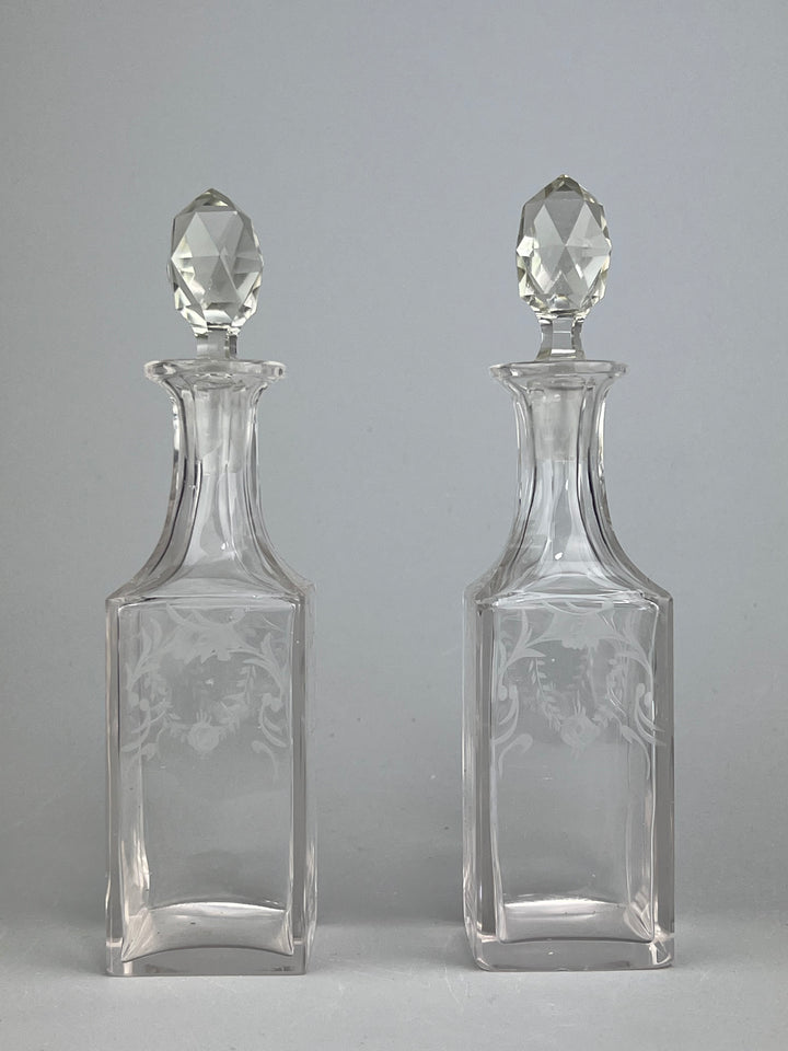 Coppia bottigliette da profumo in cristallo inciso con tappo molato vintage