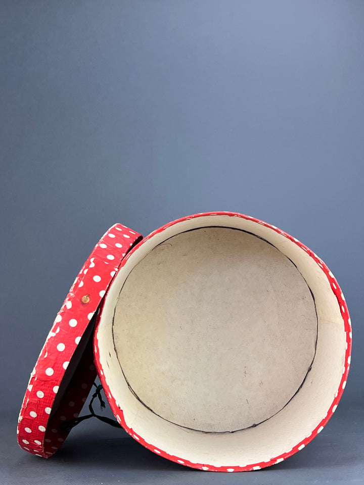 Scatola Cappelliera cartone rosso a pois vintage