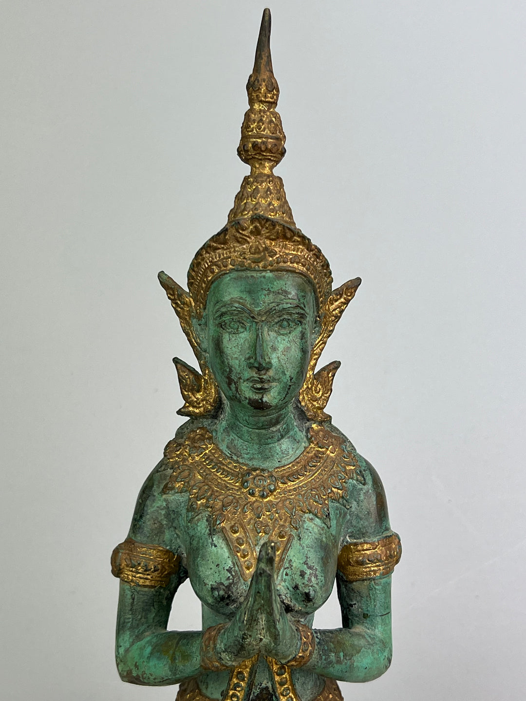 Statuina thailandese in bronzo dorato