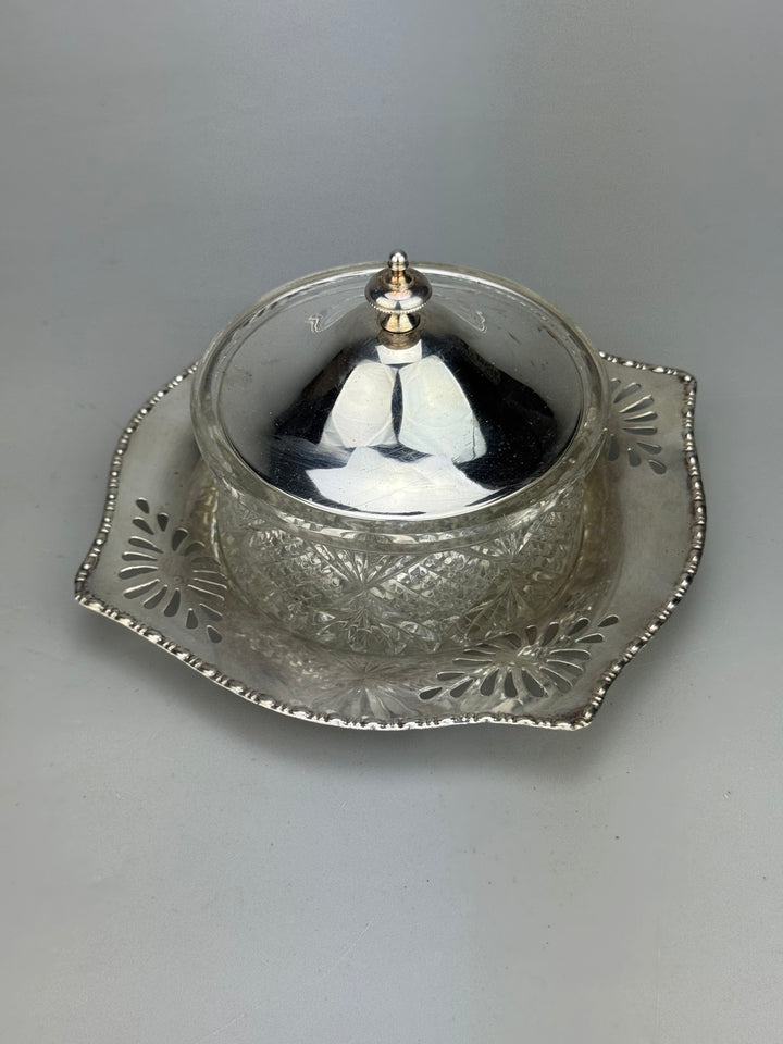 Formaggiera vintage in Vetro con coperchio e vassoio in silverplate