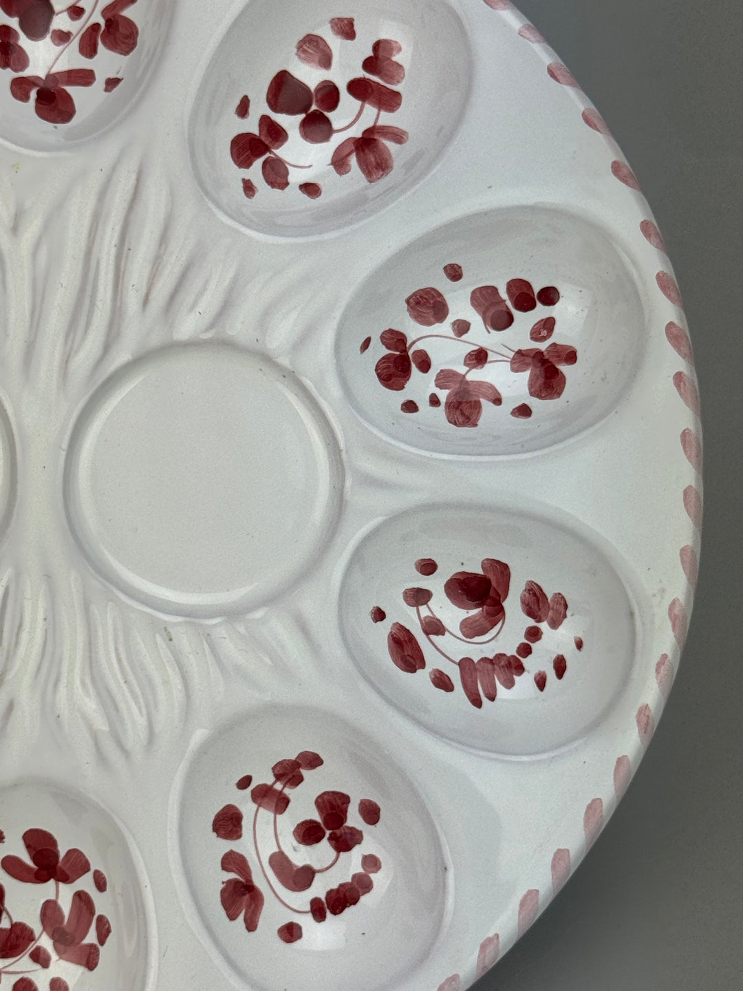 Piatto Portauova in ceramica Deruta dipinto a mano