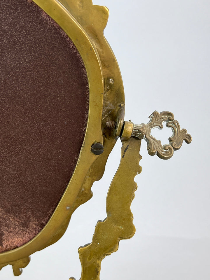 Specchio da tavolo in bronzo dorato con putti stile rococò