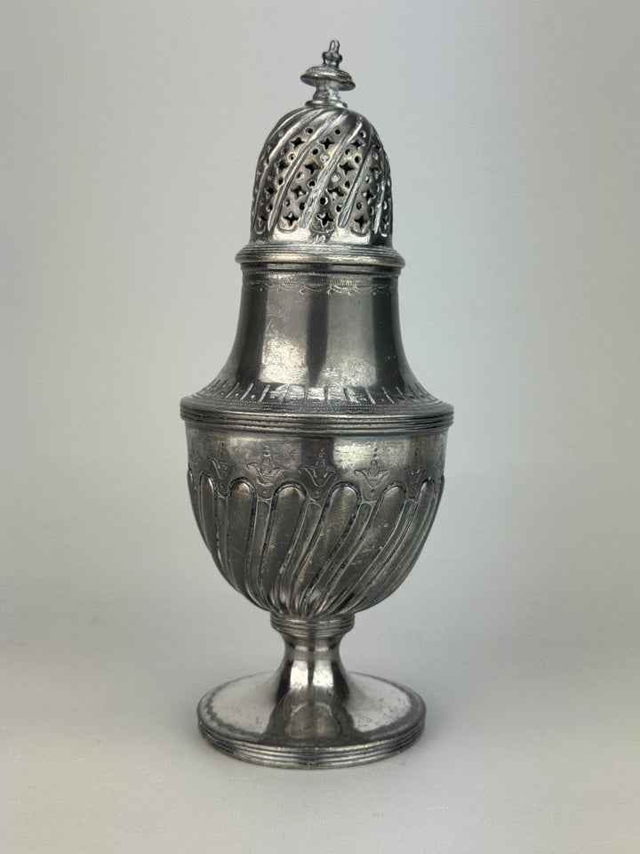 Spargizucchero inglese vintage in silverplate lavorato