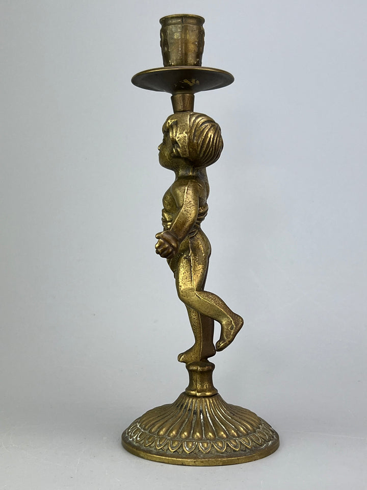 Coppia di putti portacandela in ottone dorato