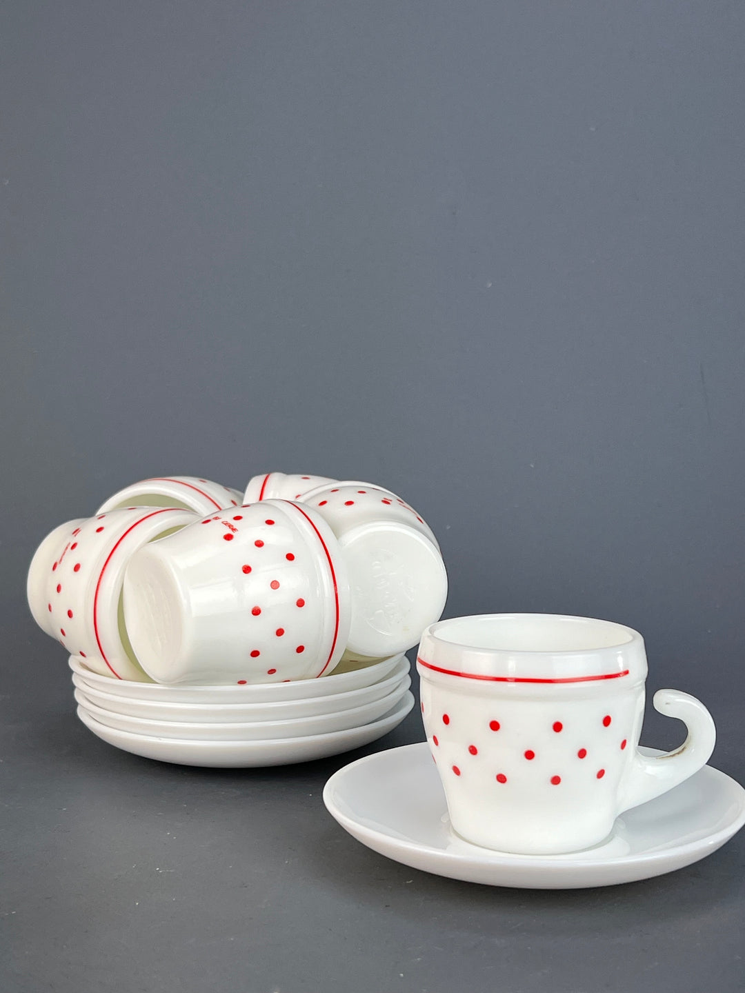 Set da caffè sei persone vetro opalino pois rossi vintage