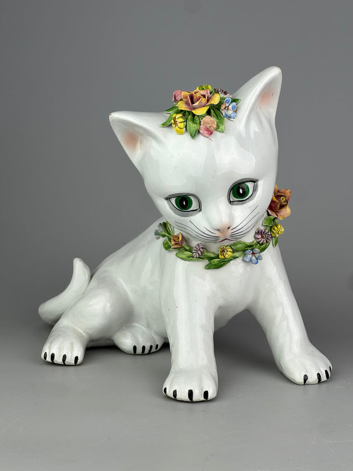 Statua Gatto decorativo vintage in ceramica italiana con fiori applicati