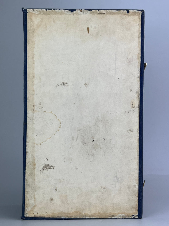 Scultura orientale in giada, Fenice su base in legno intagliato