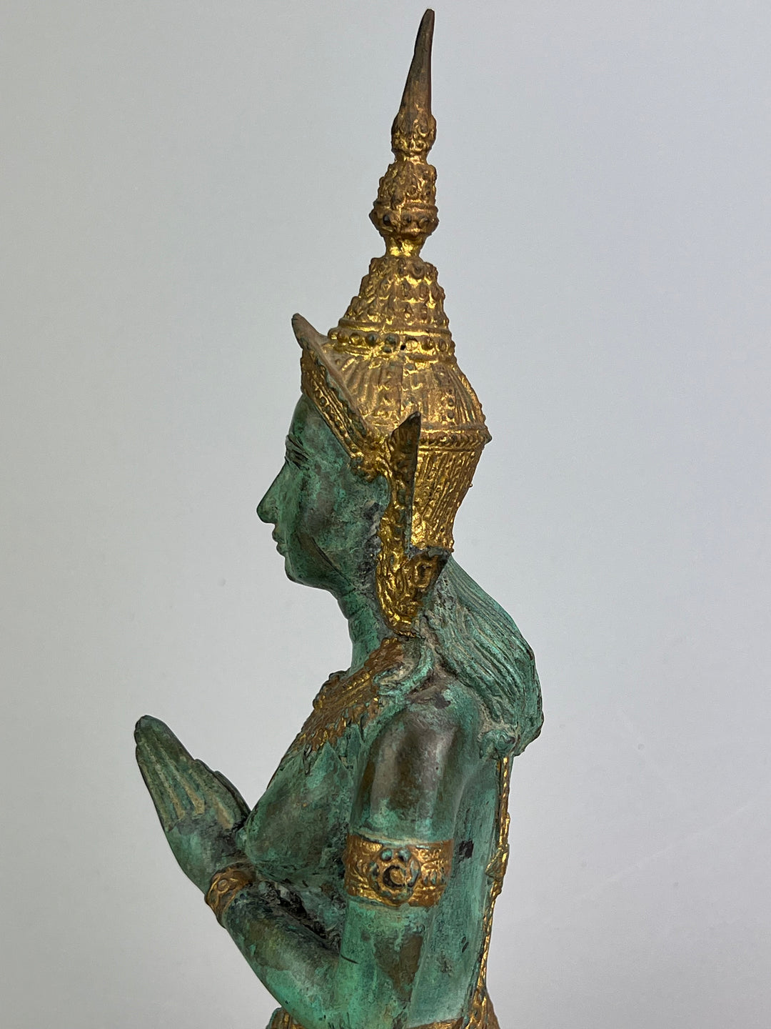 Statuina thailandese in bronzo dorato
