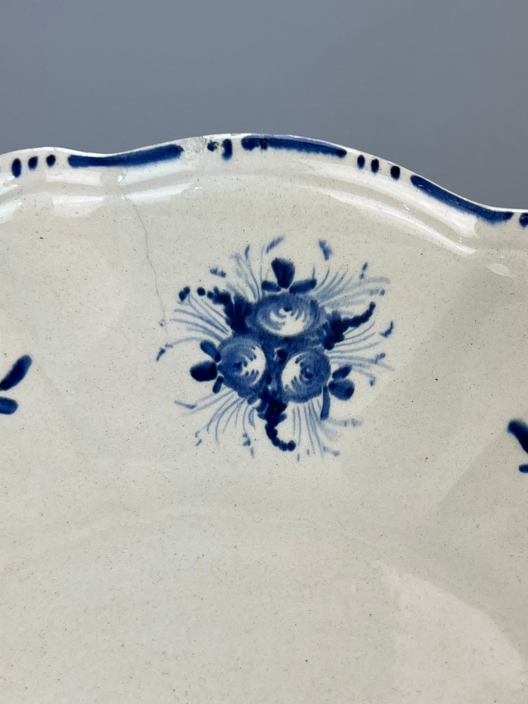 Vassoio in Ceramica di Nove – Decoro Blu a Motivo Floreale