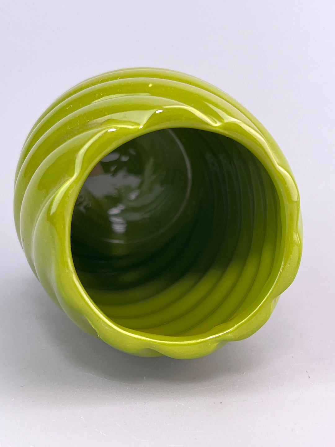 Barattolo vintage in ceramica verde a spirale