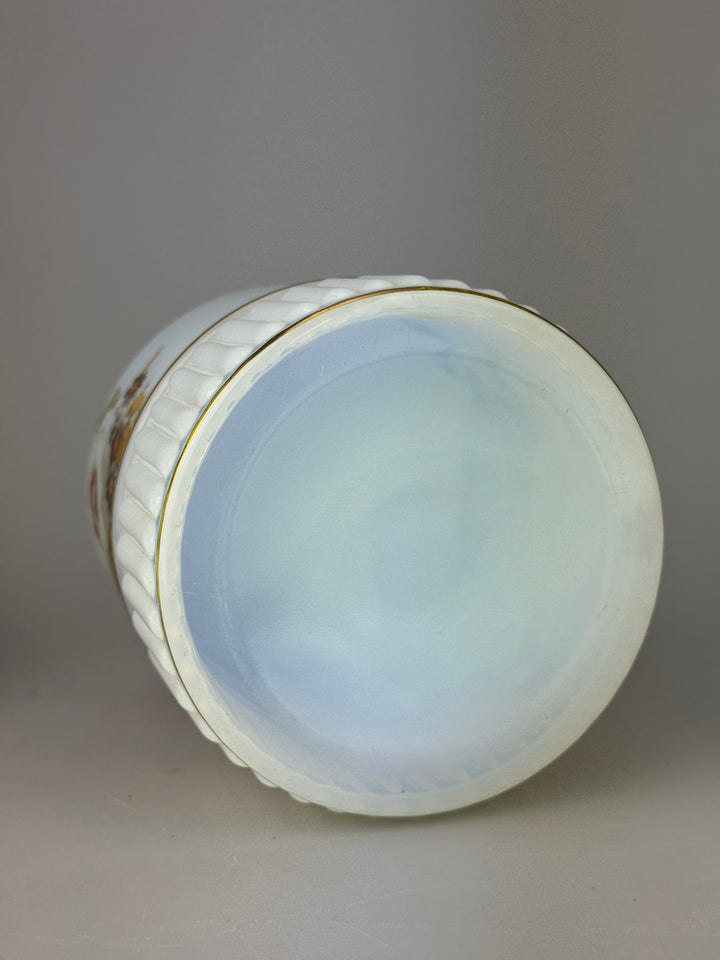 Porta bon bon vintage in vetro opalino bianco con decoro floreale