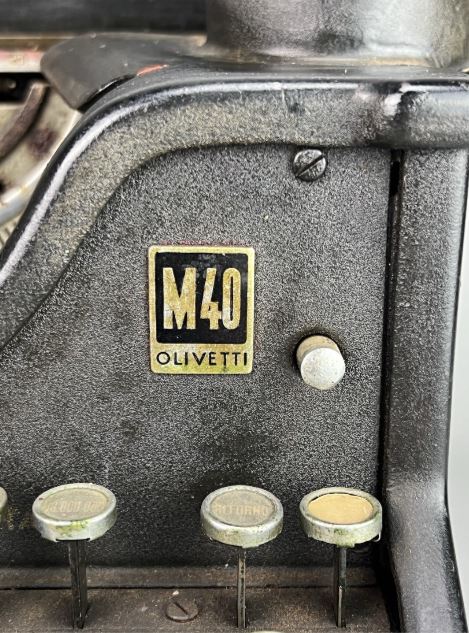 Macchina da scrivere Olivetti M40