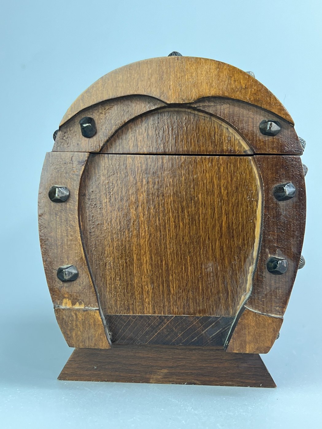 Bauletto vintage in legno e metallo con interno in velluto rosso