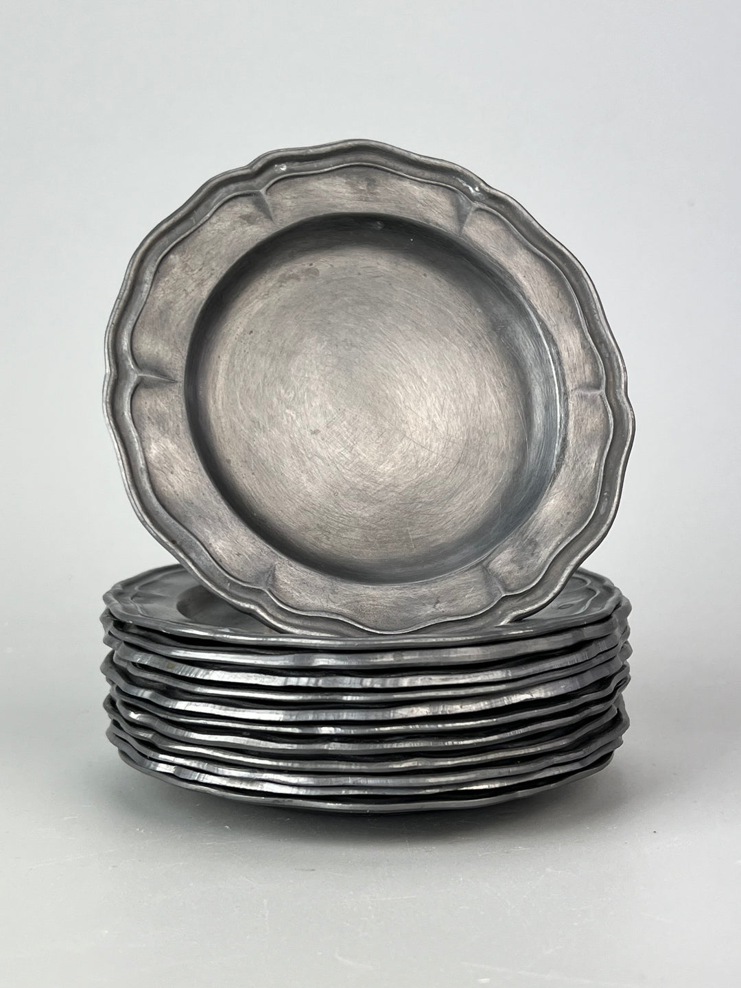 Set di 12 sottobicchieri in peltro e bordo sagomato