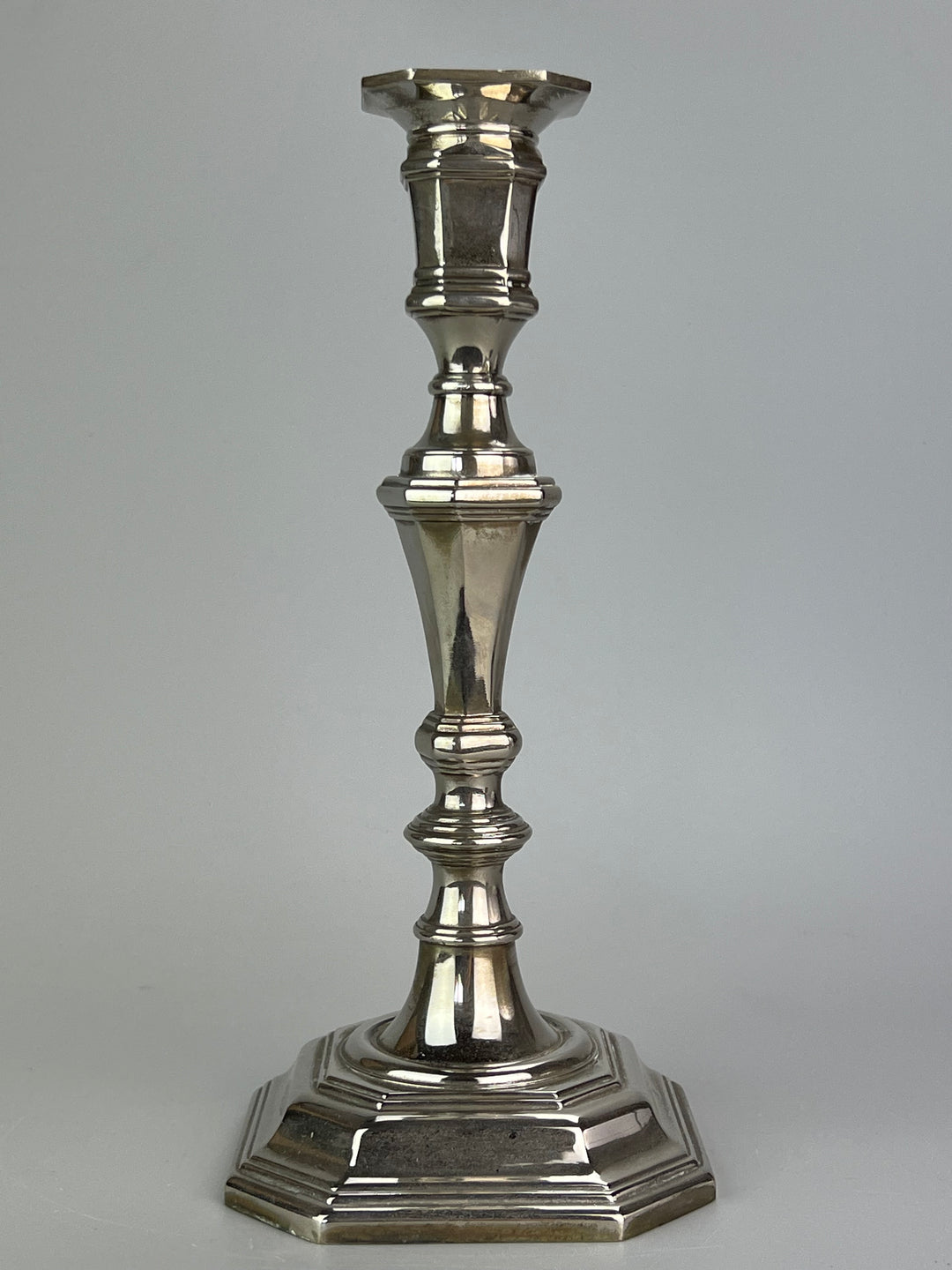 Coppia di Portacandele in Silverplated – Stile Classico a Base Ottagonale