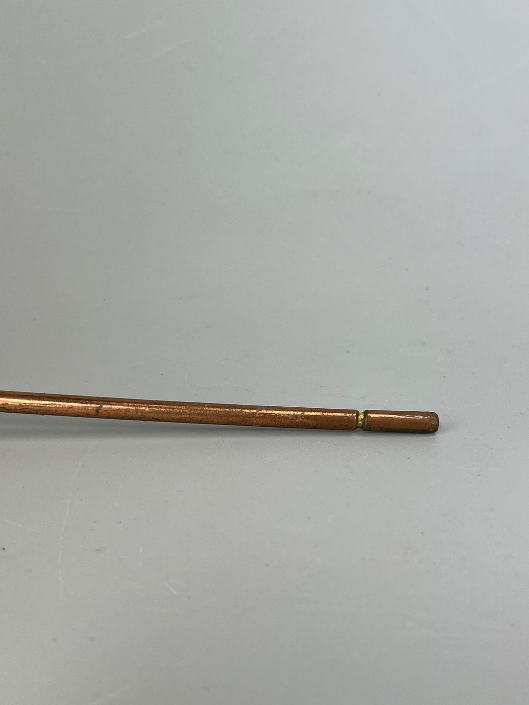 Gong orientale da tavolo in rame cesellato con battente
