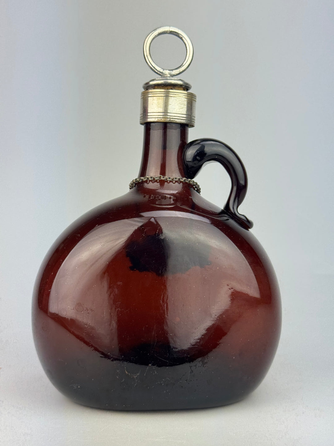 Bottiglia Decanter Brandy in vetro soffiato ambra targa silverplate vintage