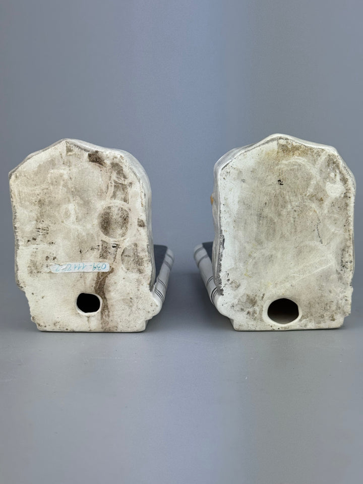 Coppia di fermalibri vintage in porcellana dipinta con bambini e cagnolini metà XX secolo