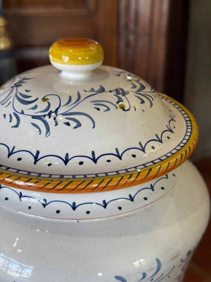 Vaso con coperchio in ceramica Deruta dipinta a mano