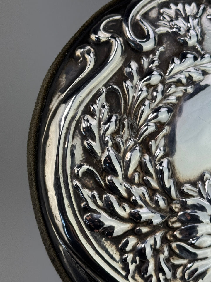 Specchietto da mano in argento cesellato decoro floreale Liberty