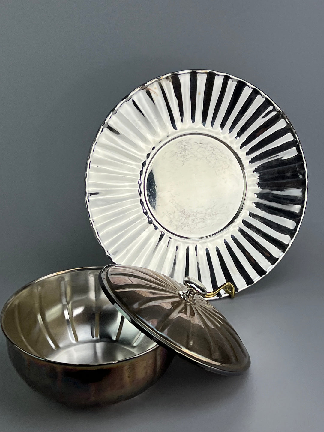 Centrotavola vintage in silverplate, Ciotola con coperchio e piatto coordinato